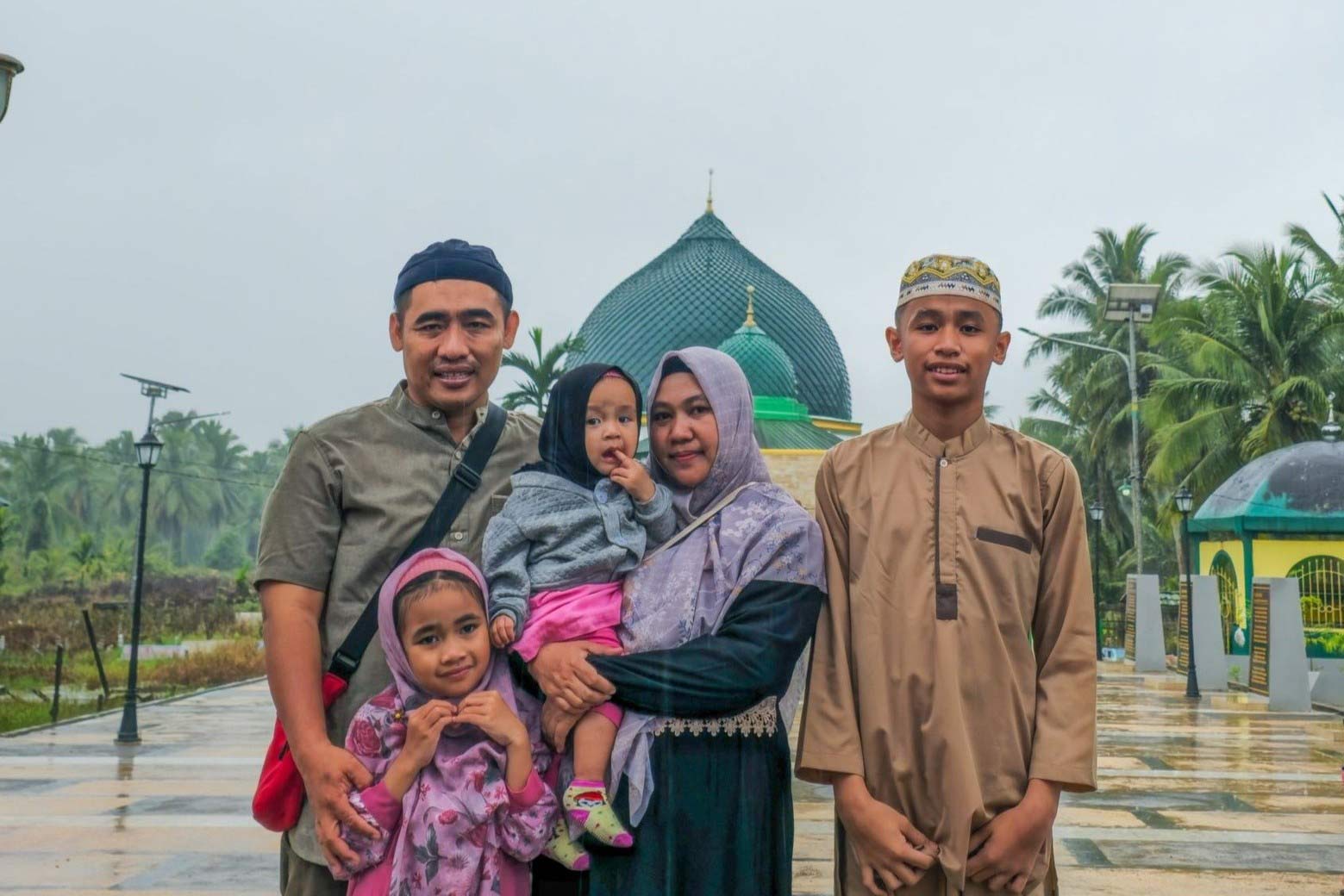 kami di makam tuan guru sapat