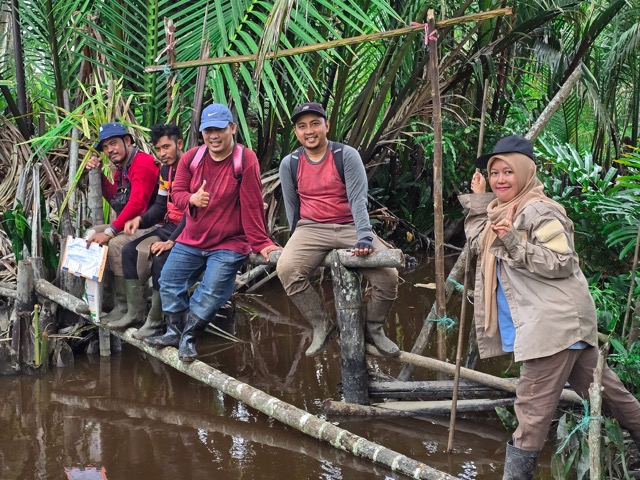 foto di jembatan sederhana Desa Kampung Baru Kecamatan Concong